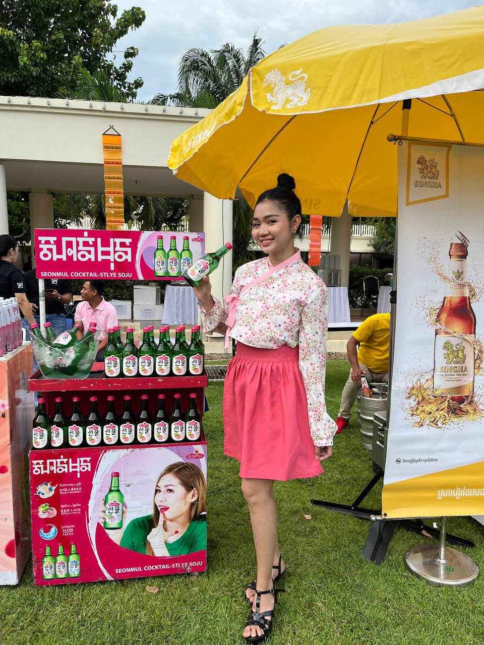 Thai Embassy with Da Houg Heng 7
